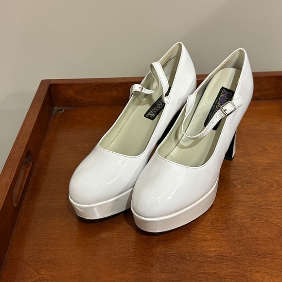 Funtasma Mary Jane Pump, White, Size 9 - Picture 3 of 11